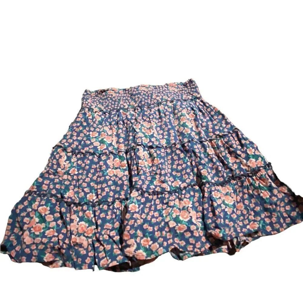 American Eagle outfitters size medium skirt excellent like new core look